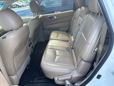 Used 2016 Nissan Pathfinder SL AWD/4WD image 4