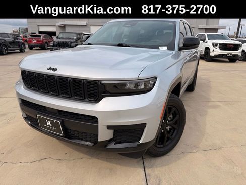 Used 2024 Jeep Grand Cherokee L Laredo image 1