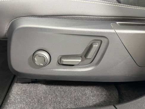 Used 2023 Volvo XC40 Recharge Ultimate image 20