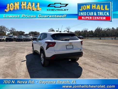 Used 2026 Chevrolet Trax LS w/ Driver Confidence Package image 8