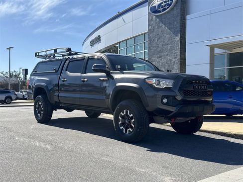 Used 2017 Toyota Tacoma TRD Off-Road image 10
