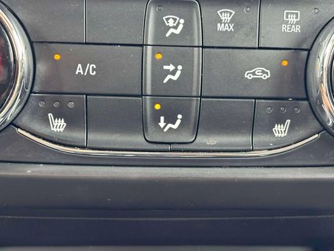 Used 2023 Chevrolet TrailBlazer LT FWD image 16