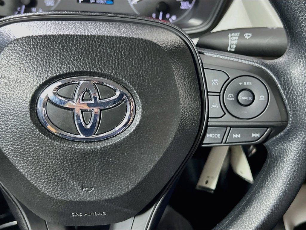 Used 2025 Toyota Corolla LE FWD image 17