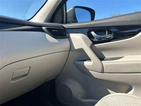 Certified 2022 Nissan Rogue Sport SL w/ Premium Package image 19