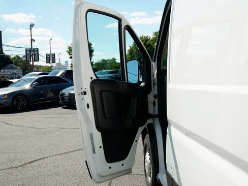 Used 2025 RAM ProMaster 2500 w/ Convenience Group FWD image 17
