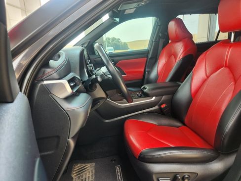 Used 2021 Toyota Highlander XSE AWD/4WD image 16