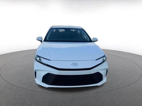 Used 2025 Toyota Camry LE image 4