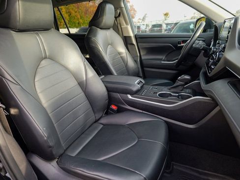 Used 2020 Toyota Highlander XLE image 34