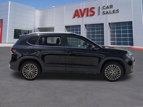 Used 2025 Volkswagen Taos SE FWD image 5