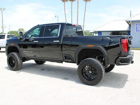 Used 2025 GMC Sierra 2500 Denali w/ Denali Reserve Package AWD/4WD image 7
