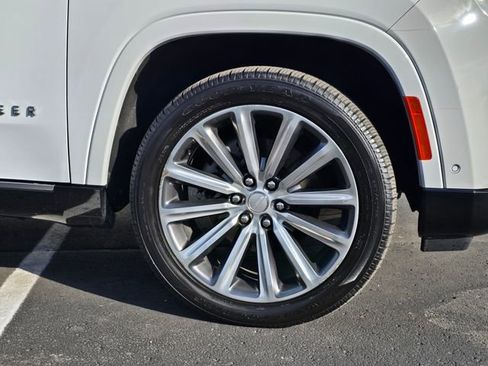Used 2023 Jeep Grand Wagoneer Series II image 5