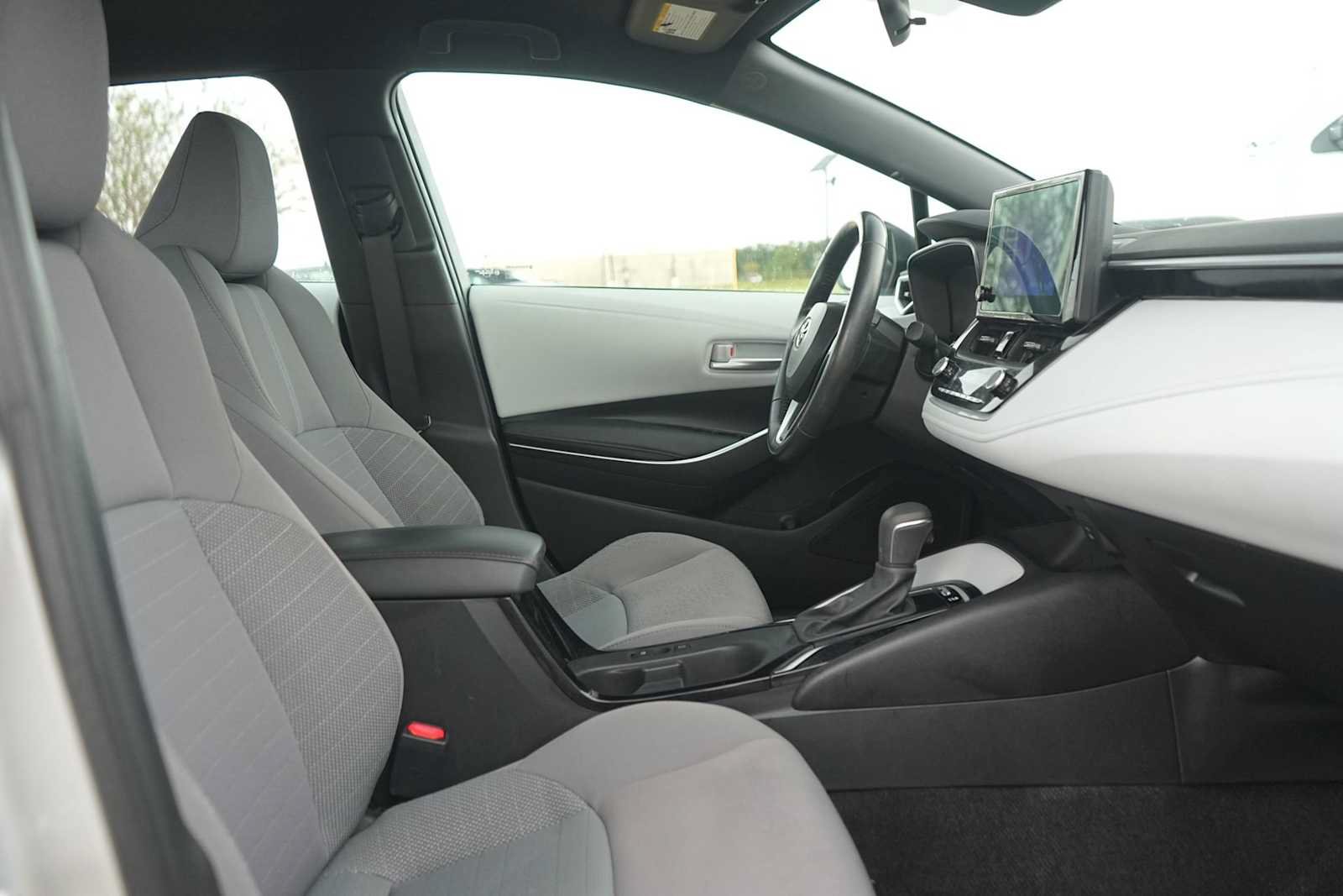 Used 2024 Toyota Corolla SE FWD image 15