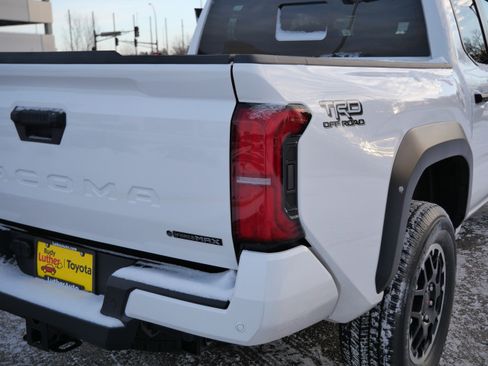 Used 2024 Toyota Tacoma TRD Off-Road image 17