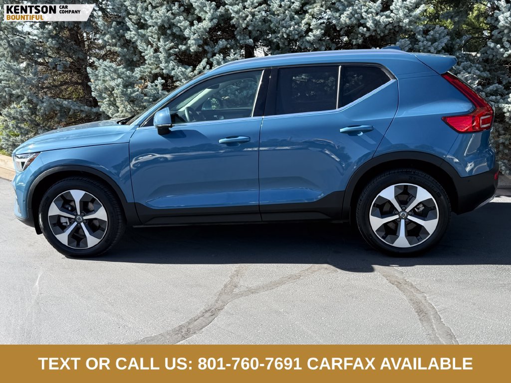 Used 2025 Volvo XC40 B5 Plus AWD/4WD image 4