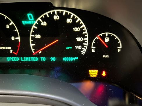 Used 2002 Cadillac De Ville DTS w/ Premium Equipment Pkg image 13