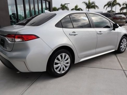 Used 2023 Toyota Corolla LE image 3