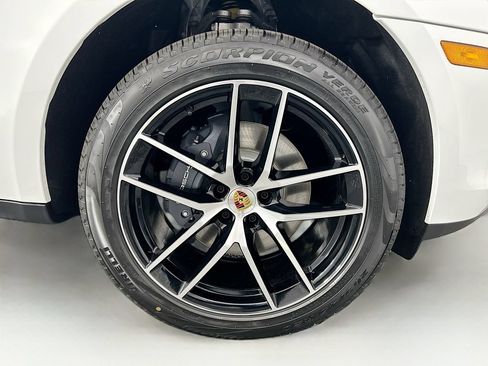 Used 2026 Porsche Macan AWD/4WD image 33