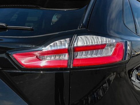 Used 2024 Ford Edge SE w/ Black Appearance Package image 9