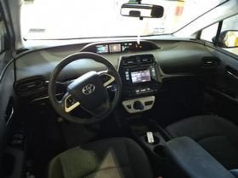 Used 2016 Toyota Prius Two FWD image 7