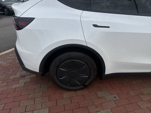 Used 2026 Tesla Model Y 2WD image 15