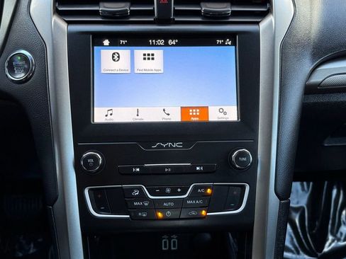 Used 2019 Ford Fusion SE FWD image 34