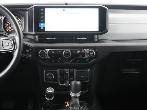 Used 2024 Jeep Gladiator Sport AWD/4WD image 23