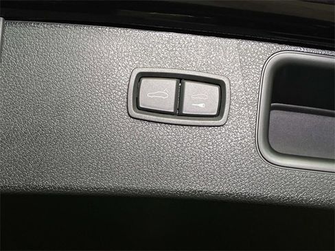 New 2026 Porsche Macan image 21