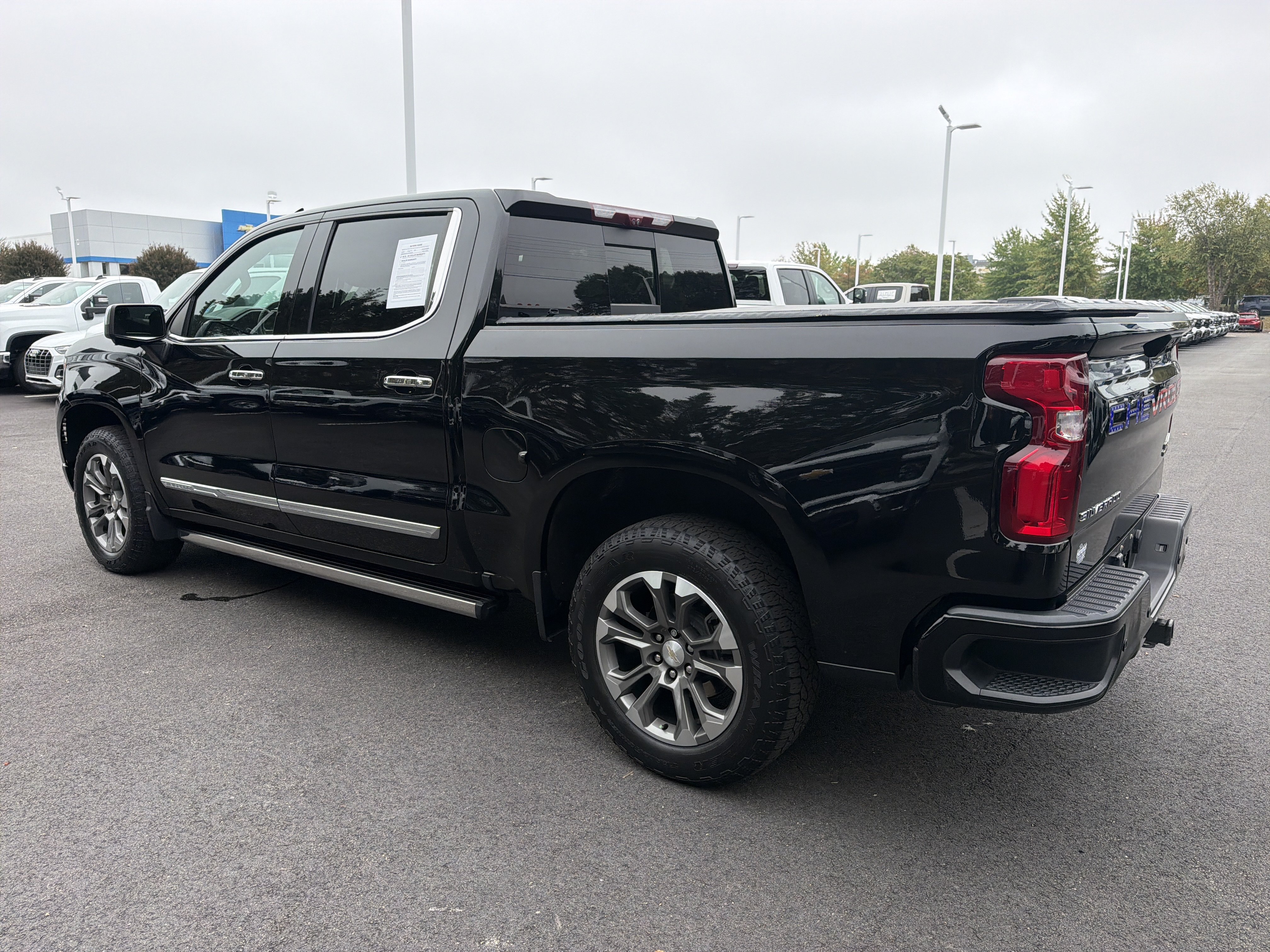 Used 2023 Chevrolet Silverado 1500 High Country w/ Technology Package AWD/4WD image 8