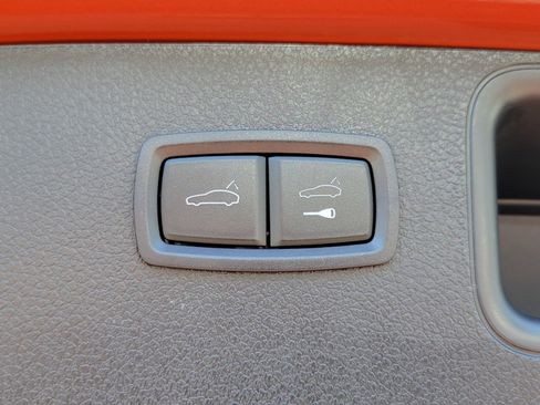 Certified 2023 Porsche Macan AWD/4WD image 32