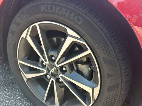 Used 2023 Kia Forte LXS FWD image 4