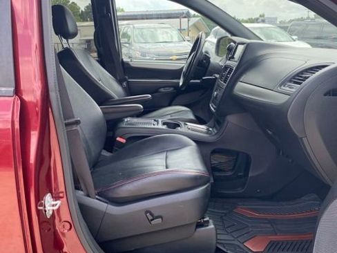 Used 2019 Dodge Grand Caravan GT FWD image 14