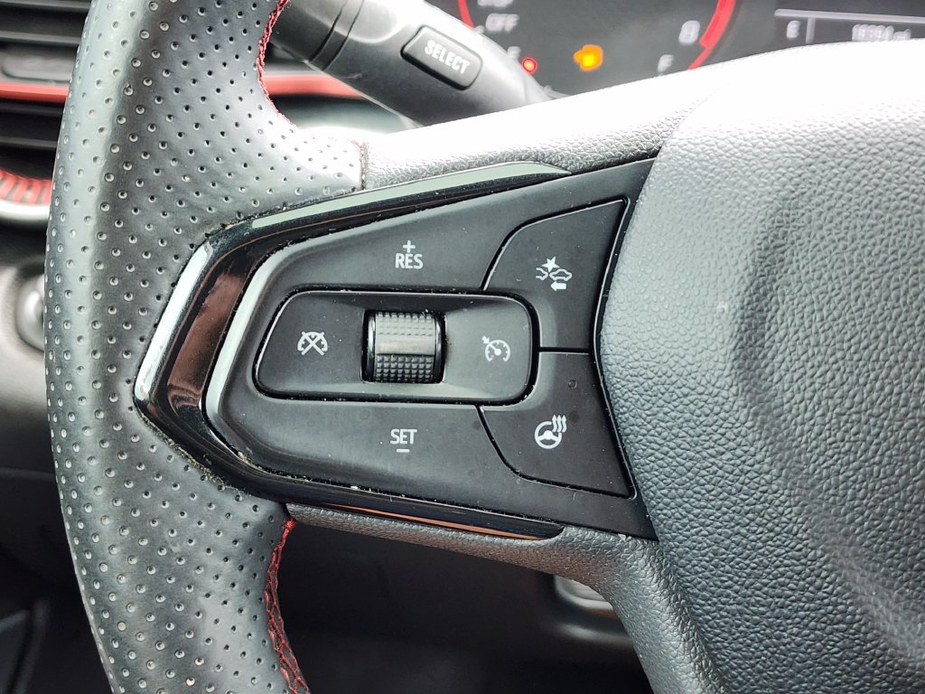Used 2025 Chevrolet Trax RS FWD image 23