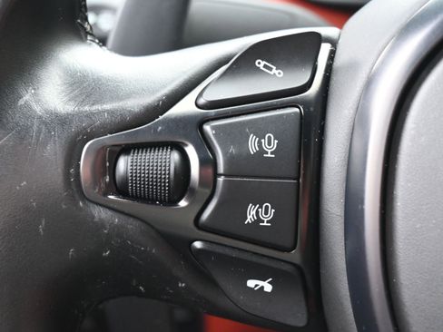 Used 2021 Aston Martin V8 Vantage Coupe image 35