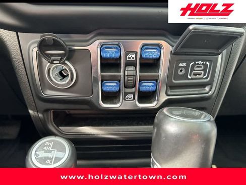 Used 2021 Jeep Wrangler Unlimited Sahara AWD/4WD image 28