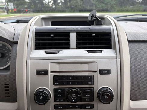 Used 2009 Ford Escape 2WD Hybrid image 17