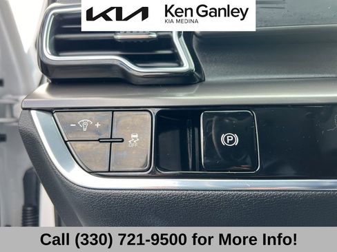 Certified 2024 Kia Sportage EX image 30