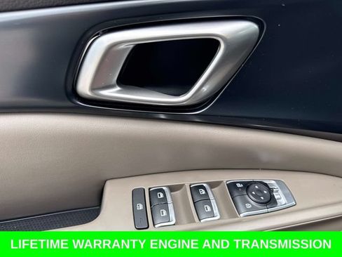 Used 2025 Kia Carnival FWD image 21