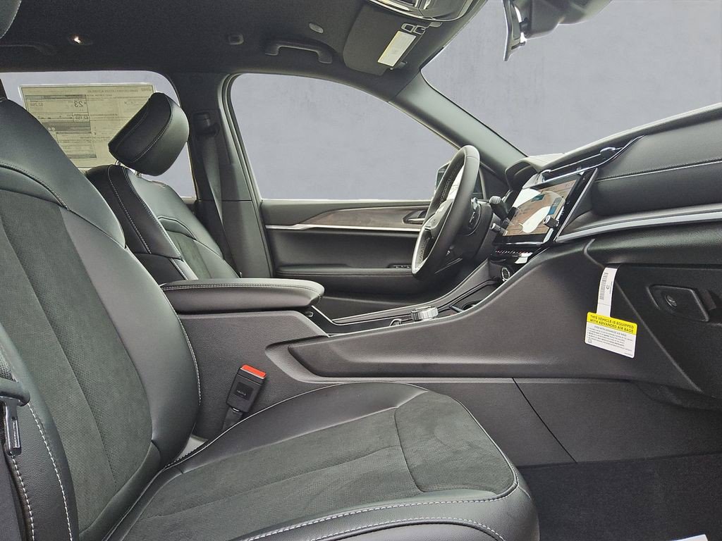 New 2026 Jeep Grand Cherokee Altitude RWD image 15
