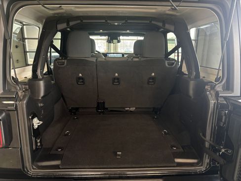 Used 2025 Jeep Wrangler Sport S image 32