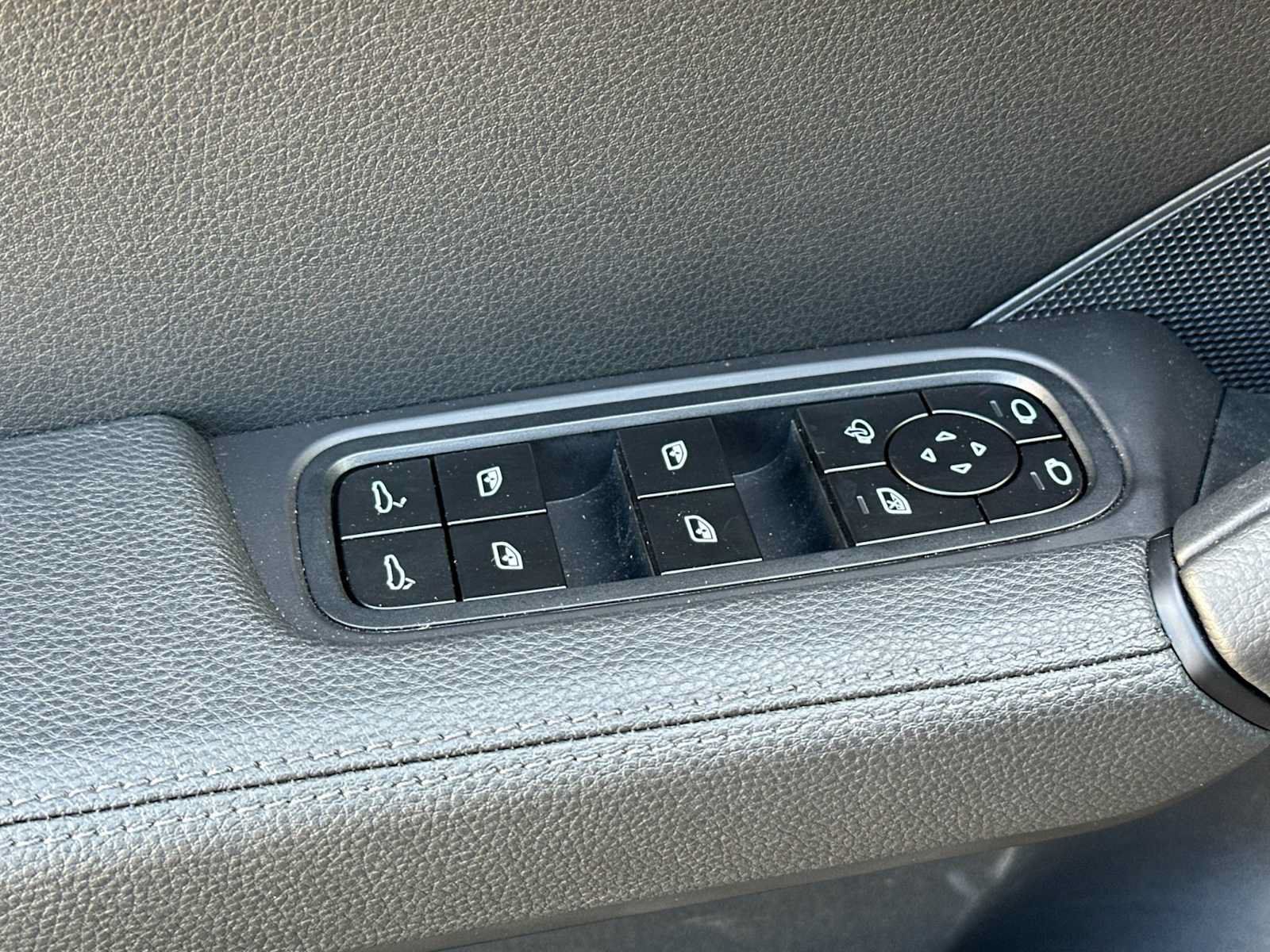 Certified 2025 Porsche Cayenne Coupe AWD/4WD image 13