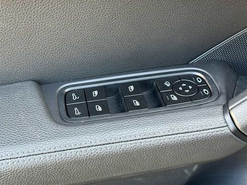 Certified 2025 Porsche Cayenne Coupe image 13