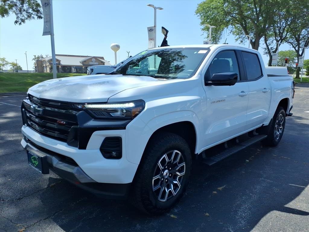 Used 2024 Chevrolet Colorado Z71 w/ Z71 Convenience Package 2 AWD/4WD image 3