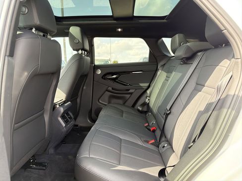 Used 2025 Land Rover Range Rover Evoque Dynamic SE image 5