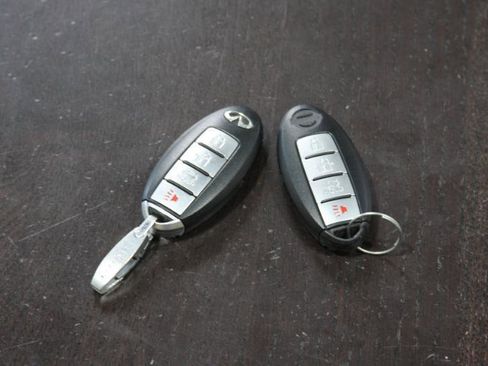 Used 2009 INFINITI G37 Sport w/ Premium Pkg image 3