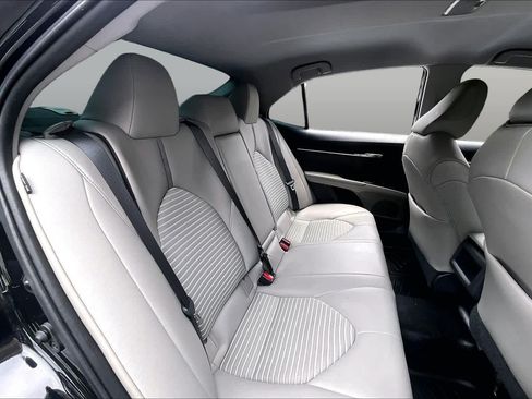 Used 2020 Toyota Camry SE FWD image 20