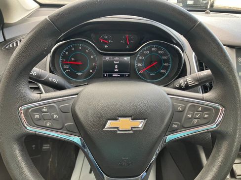 Used 2017 Chevrolet Cruze LT w/ Convenience Package image 18