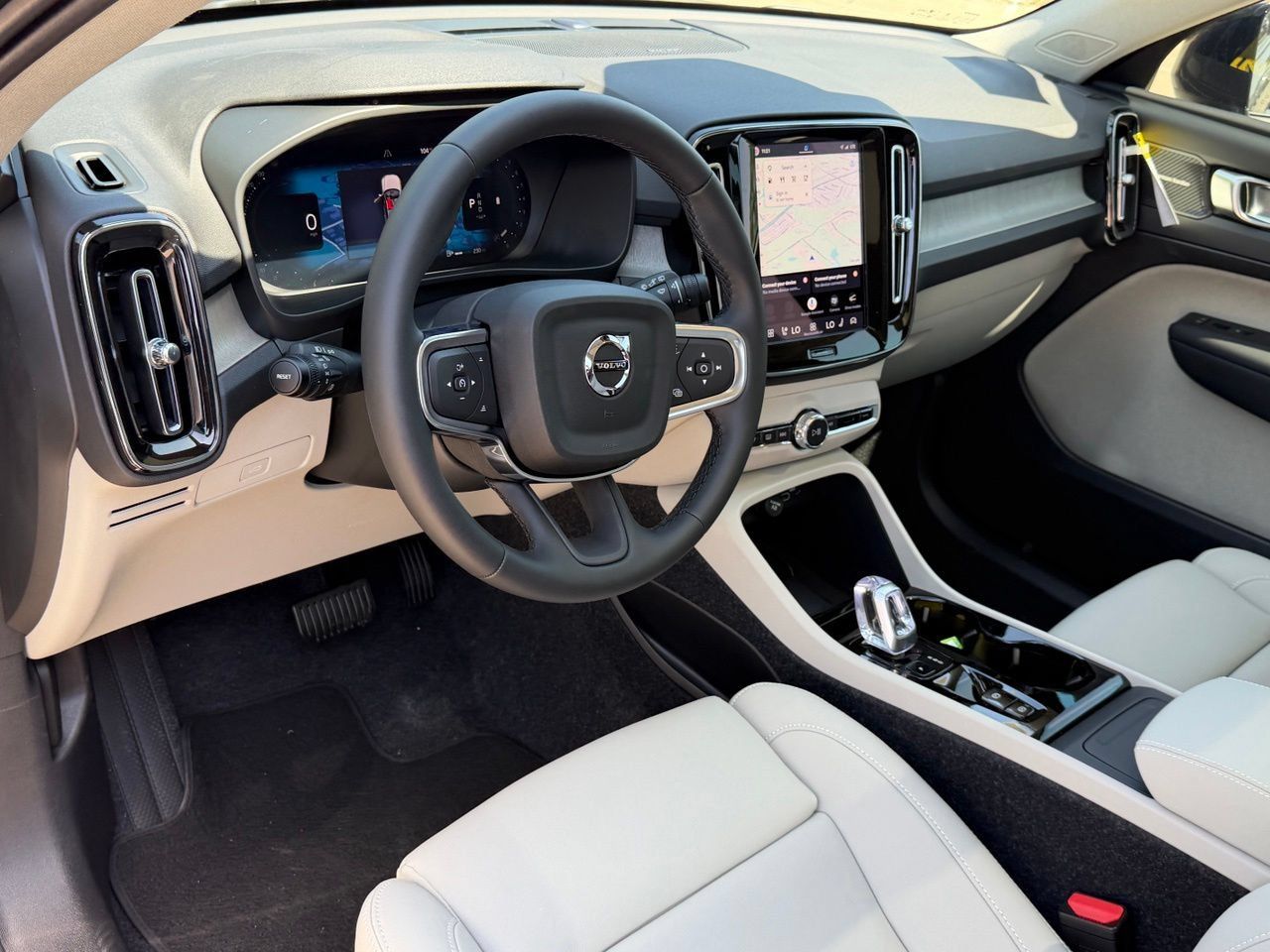 New 2026 Volvo XC40 B5 Ultra w/ Protection Package Premier AWD/4WD image 13