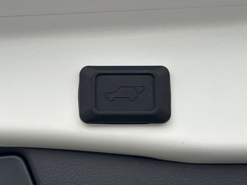 Certified 2025 Toyota RAV4 XLE Premium AWD/4WD image 12