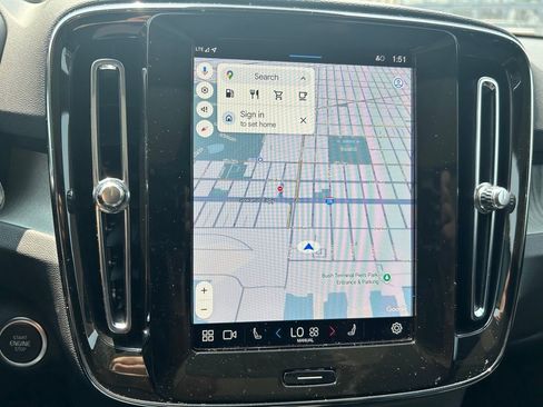 Certified 2025 Volvo XC40 B5 Plus image 34