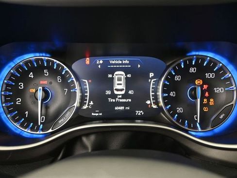 Used 2024 Chrysler Pacifica Touring-L FWD image 31
